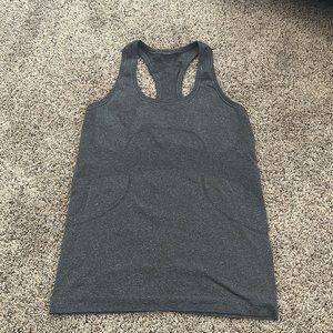 grey Lululemon tank